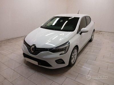 Begagnad Renault Clio V Intens 140 HK (102 kW) 2021 Vit Sedan