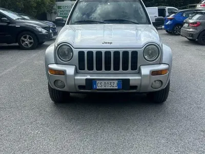 Usata Jeep Cherokee Sport 143 CV (105 kW) 2004 Grigio SUV