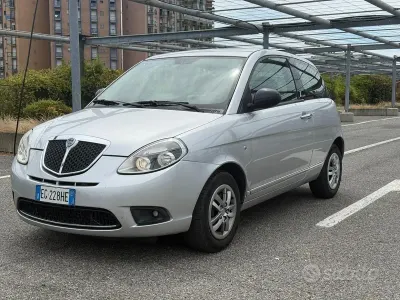 Usata Lancia Ypsilon 75 CV (55 kW) 2011 Grigio Utilitaria