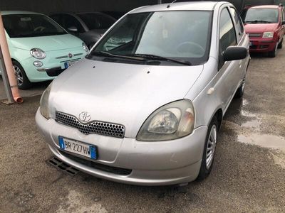 usata Toyota Yaris 1.0i benzina 2001