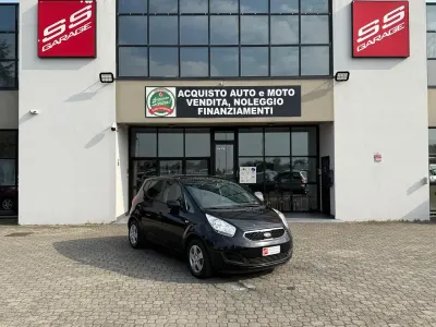 Usata Kia Venga 90 CV (66 kW) 2013 Nero Utilitaria