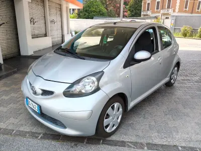 Usata Toyota Aygo Sol 68 CV (50 kW) 2006 Grigio Utilitaria