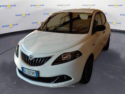 Usado Lancia Ypsilon Gold 69 HP (50 kW) 2022 Branco Citadino