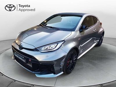 Usata Toyota Yaris 280 CV (205 kW) 2024 Grigio Utilitaria