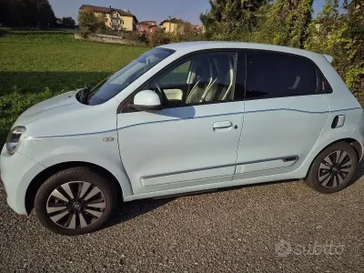Usata Renault Twingo 30 kW (42 CV) 2022 Bluazzurro Utilitaria