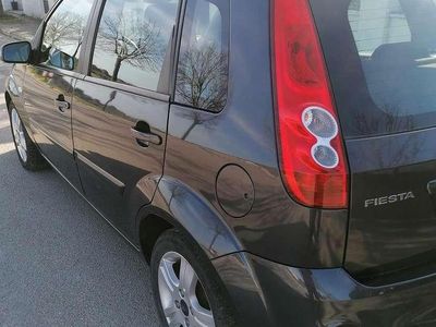Usata Ford Fiesta 75 CV (55 kW) 2008 Berlina