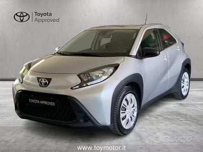 Usata Toyota Aygo X Active 72 CV (52 kW) 2022 Grigio SUV