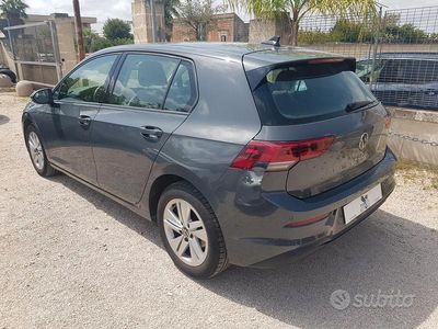 Usata VW Golf VIII Life 116 CV (85 kW) 2021 Grigio Berlina