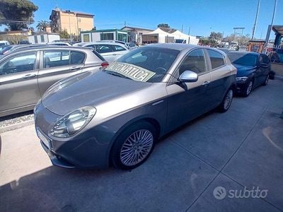 Usata Alfa Romeo Giulietta Distinctive 170 CV (125 kW) 2012 Giallo Utilitaria