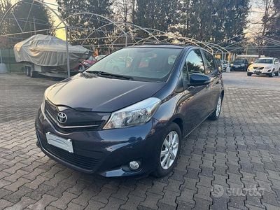 Usata Toyota Yaris 69 CV (50 kW) 2012 Grigio Berlina