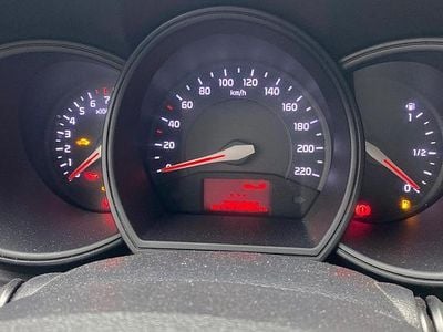 Usata Kia Rio 75 CV (55 kW) 2012 Bianco Berlina