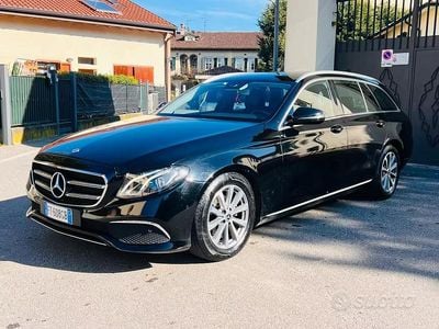 Käytetty Mercedes E200 Premium Plus 204 HP (150 kW) 2018 Musta Farmari