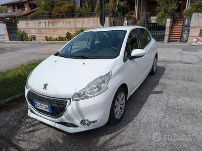 Usata Peugeot 208 Active 82 CV (60 kW) 2014 Bianco Utilitaria