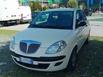 Usata Lancia Ypsilon 60 CV (44 kW) 2005 Utilitaria