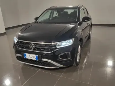 Usata VW T-Roc Life 115 CV (84 kW) 2025 Deep black perlato SUV