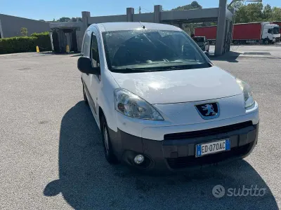 Usata Peugeot Partner 90 CV (66 kW) 2010 Bianco Monovolume