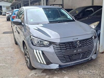 Usata Peugeot 208 Allure 101 CV (74 kW) 2024 Grigio Utilitaria
