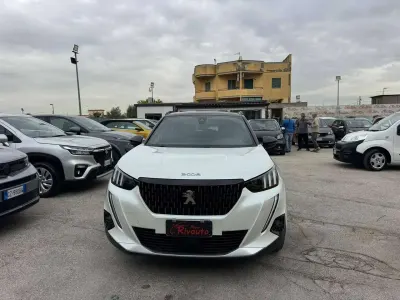 Begagnad Peugeot 2008 GT 131 HK (96 kW) 2021 Vit SUV