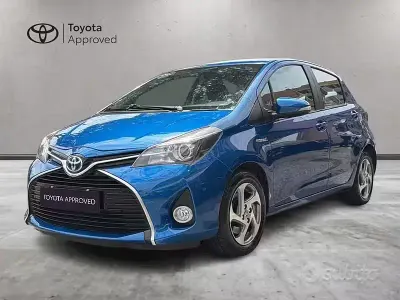 Usata Toyota Yaris Hybrid Active 101 CV (74 kW) 2017 Blu Berlina