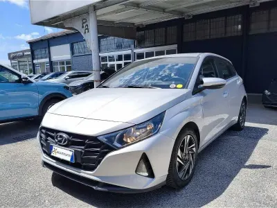 Begagnad Hyundai i20 84 HK (61 kW) 2022 Silver Halvkombi