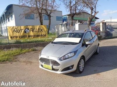 Usata Ford Fiesta Titanium 80 CV (58 kW) 2015 Grigio Berlina