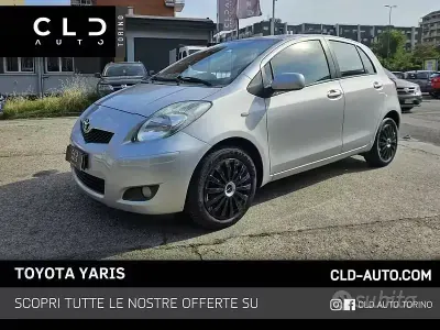 Usata Toyota Yaris 101 CV (74 kW) 2009 Grigio Utilitaria