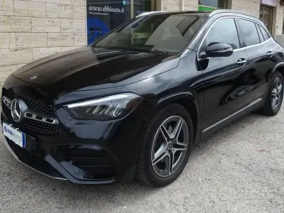 Käytetty Mercedes GLA200 AMG line 150 HP (110 kW) 2023 Musta Katumaasturi