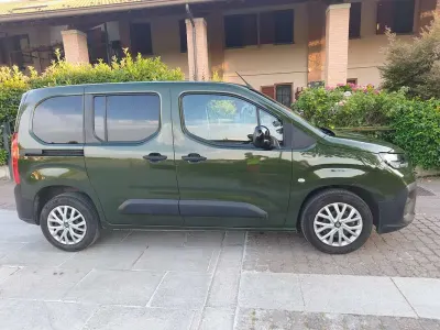 Usata Fiat Doblò 131 CV (96 kW) 2025 Verde Monovolume