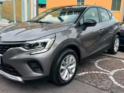 Usata Renault Captur Equilibre 101 CV (74 kW) 2023 Grigio SUV