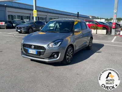 Usado Suzuki Swift 83 CV (61 kW) 2024 Gris Utilitario