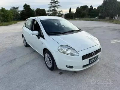 Usata Fiat Grande Punto 75 CV (55 kW) 2010 Bianco Utilitaria