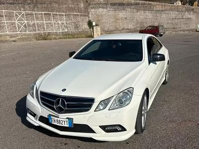 Usata Mercedes E220 170 CV (125 kW) 2011 Bianco Coupé