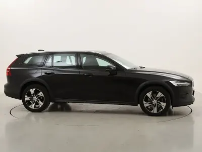 Usata Volvo V60 CC Business Edition 197 CV (144 kW) 2022 Neronero Station wagon