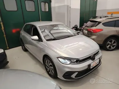Usata VW Polo Style 95 CV (69 kW) 2022 Argento metallizzato Utilitaria