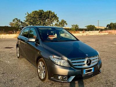 Gebraucht Mercedes B180 109 PS (80 kW) 2014 Grau Van / Kleinbus