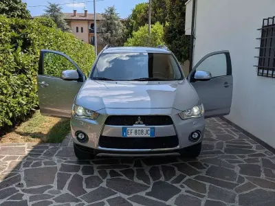 Usata Mitsubishi Outlander Instyle 156 CV (114 kW) 2010 Grigio SUV