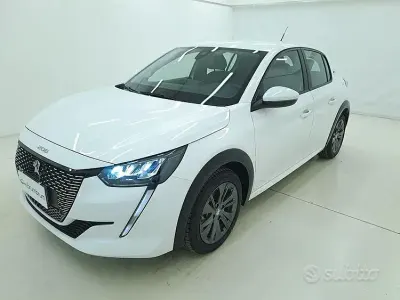 Usata Peugeot e-208 Active 56 kW (77 CV) 2022 Bianco Utilitaria