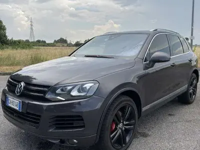 Usata VW Touareg 245 CV (180 kW) 2011 Grigio SUV