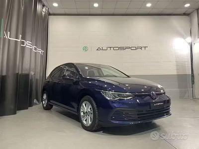 Usata VW Golf VIII Life 116 CV (85 kW) 2023 Blu Berlina