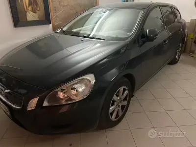 Usata Volvo V60 115 CV (84 kW) 2012 Nero Station wagon