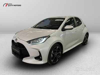 Usata Toyota Yaris Hybrid Lounge 116 CV (85 kW) 2022 Bianco Berlina