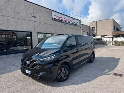 Usata Ford Tourneo Custom Titanium 136 CV (100 kW) 2025 Nero Furgone