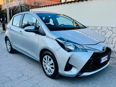 Begagnad Toyota Yaris 72 HK (52 kW) 2020 Grå Sedan