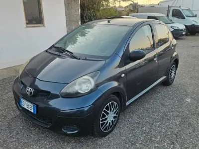 Usata Toyota Aygo Edition 68 CV (50 kW) 2010 Grigio Utilitaria