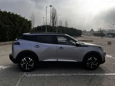 Usata Peugeot 2008 Allure 110 CV (80 kW) 2023 Grigio SUV