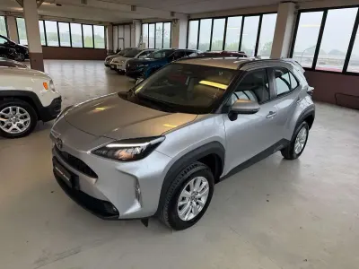 Usata Toyota Yaris Cross Active 92 CV (67 kW) 2025 Argento SUV