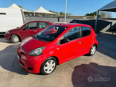 Usata Toyota Aygo Sol 68 CV (50 kW) 2009 Rosso Utilitaria