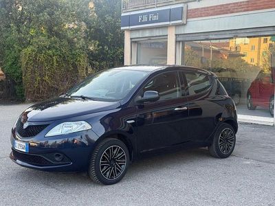 Usata Lancia Ypsilon Gold 71 CV (52 kW) 2020 Blu