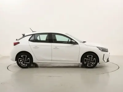 Usata Opel Corsa 101 CV (74 kW) 2025 Biancobianco Utilitaria