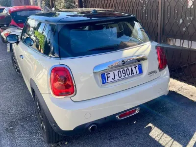 Usata Mini Cooper D 109 CV (80 kW) 2017 Utilitaria